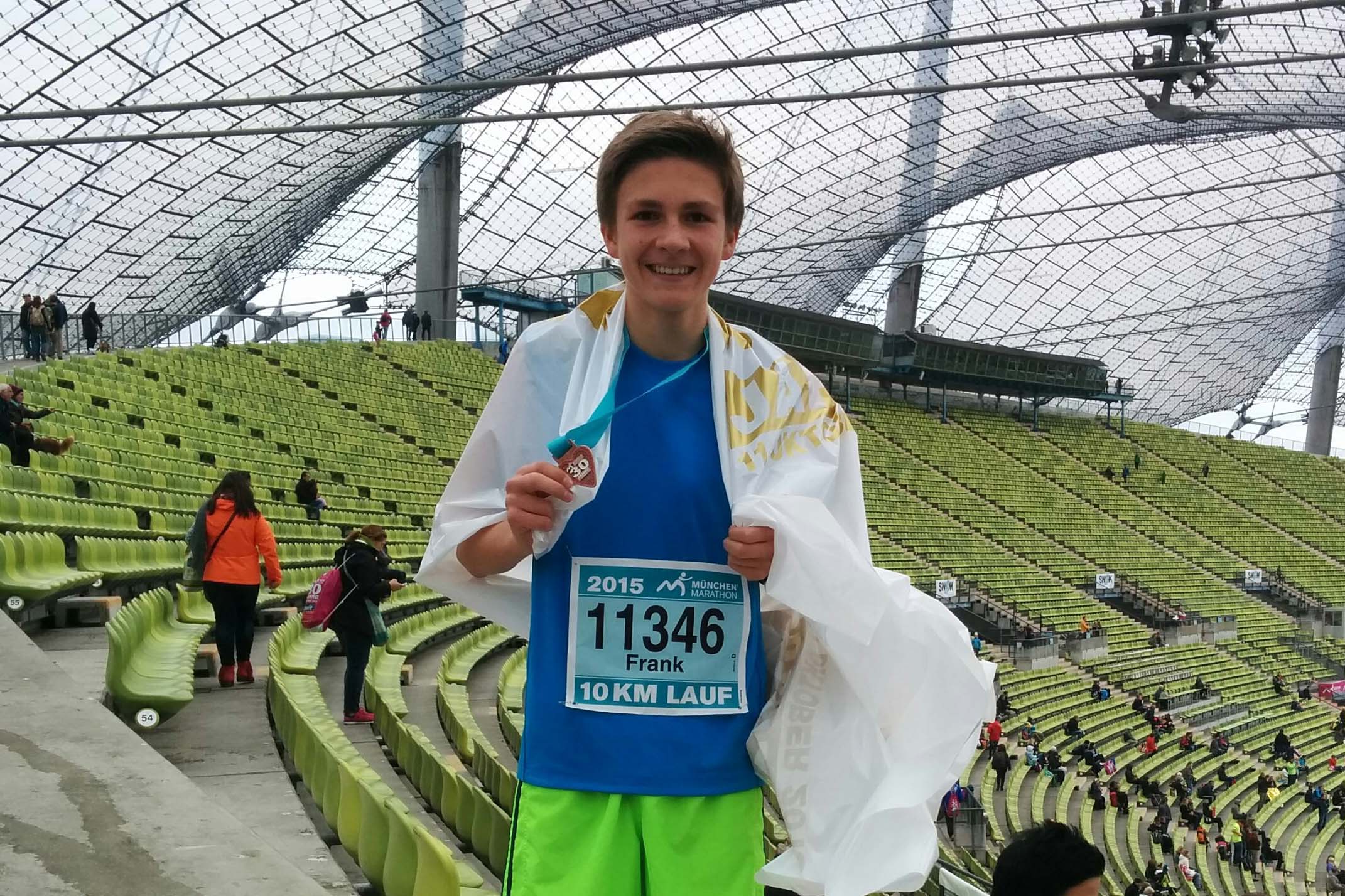 14-jähriger Frank Schneider vom TSV Natternberg läuft beim München Marathon über 10 000 m unter 40 Minuten